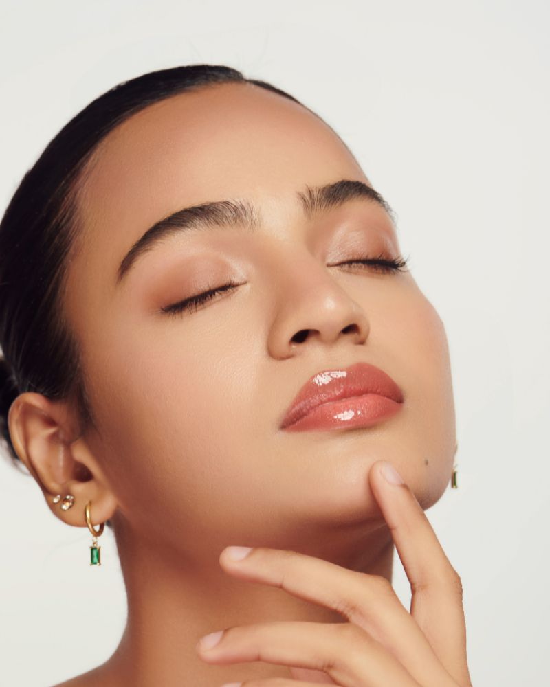 GUSH BEAUTY Glaze Lip Oil Gloss ( Nude Gloss - Sheer Sparkle ) ( 2.8 ml )( Full Size )